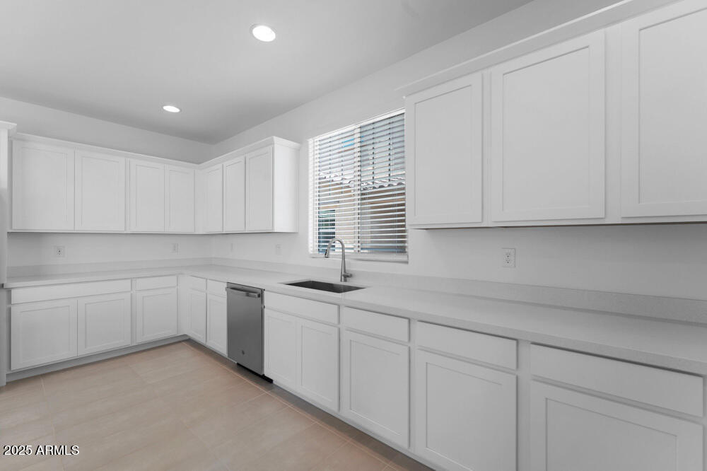 9952 West Piccadilly Road Avondale, AZ 85392 - Photo 6 of 42 hj-az-phoenix-parkside-villas-cc4-lot-34