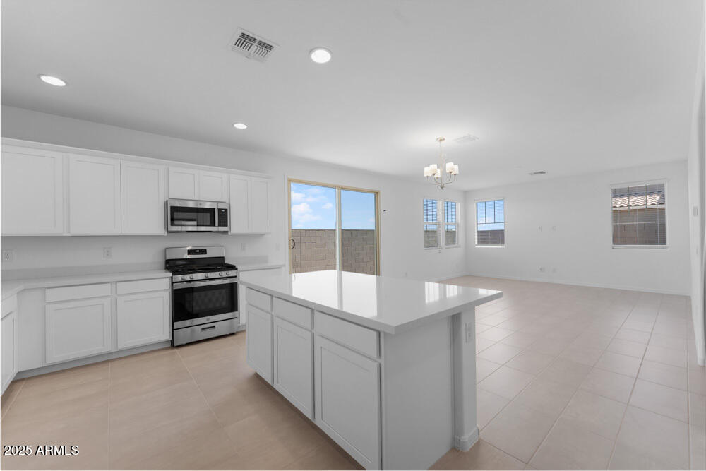 9952 West Piccadilly Road Avondale, AZ 85392 - Photo 7 of 42 hj-az-phoenix-parkside-villas-cc4-lot-34