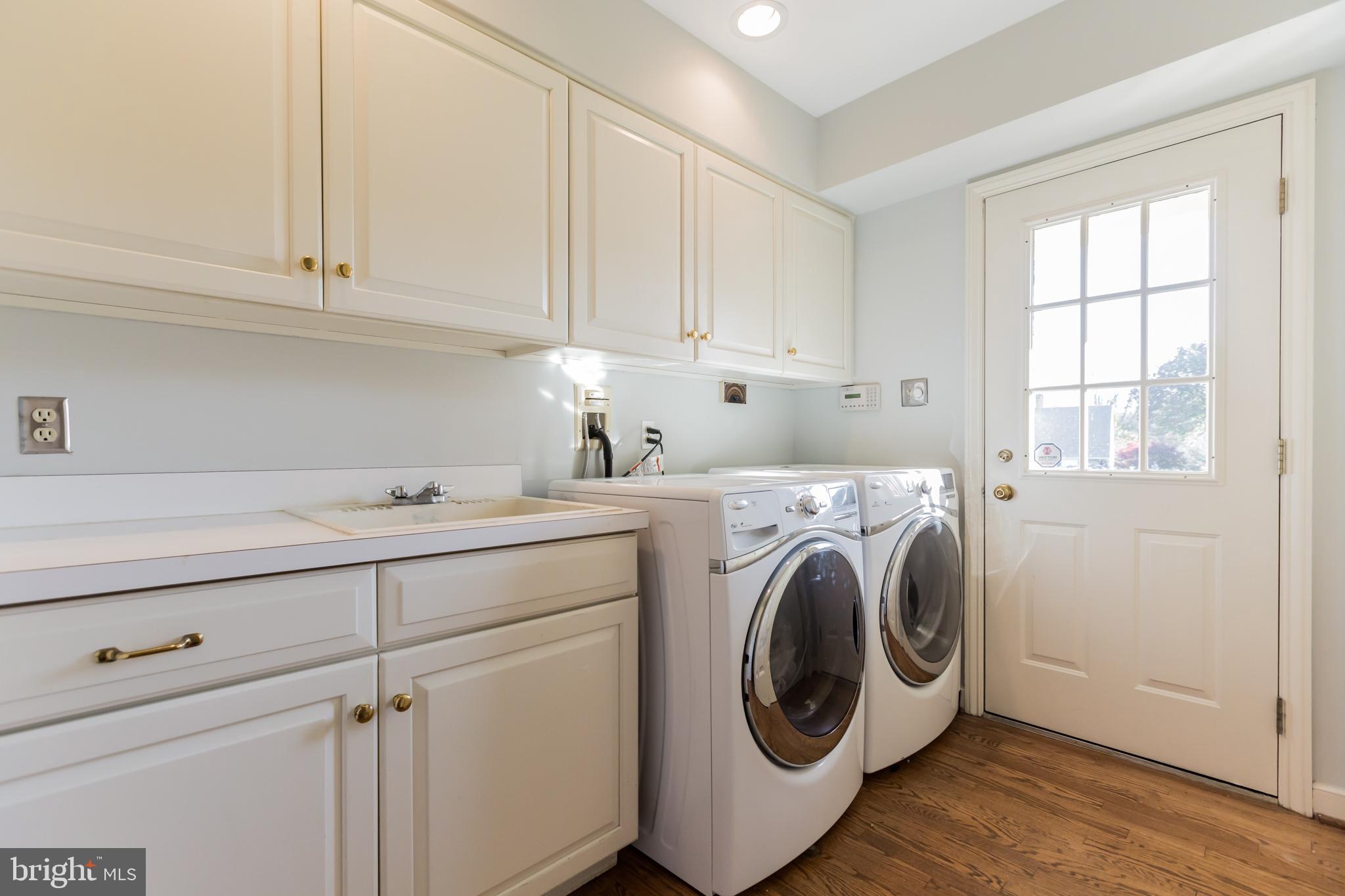 880 Springbank Lane Wayne, PA 19087 - Photo 22 of 43 a utility room with dryer and washer