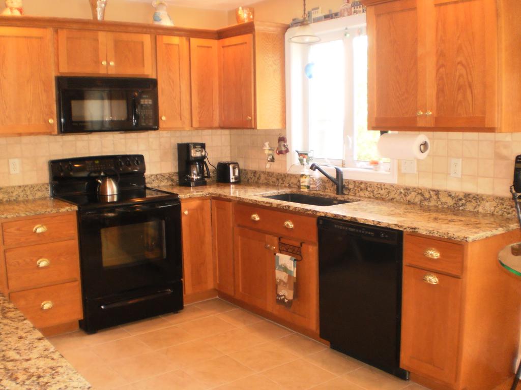 12 Haverhill Road Atkinson, NH 03811 - Photo 4 of 33
