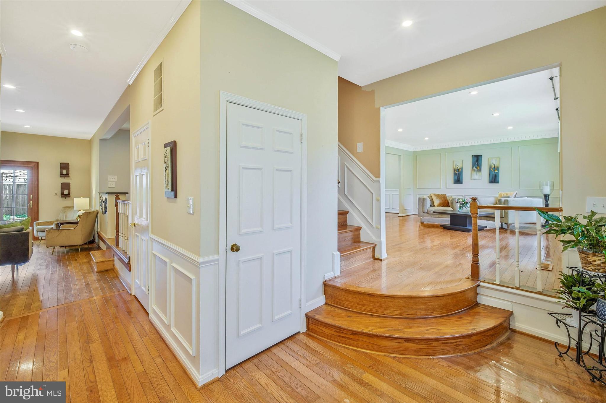 7902 Larrick Court Springfield, VA 22153 - Photo 3 of 48