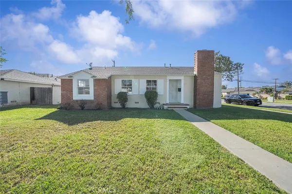 $899,999 | 401 South Basque Avenue, Fullerton, CA 92833