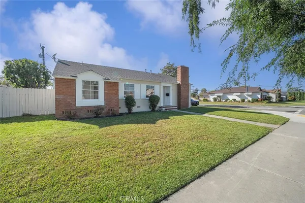 $899,999 | 401 South Basque Avenue, Fullerton, CA 92833