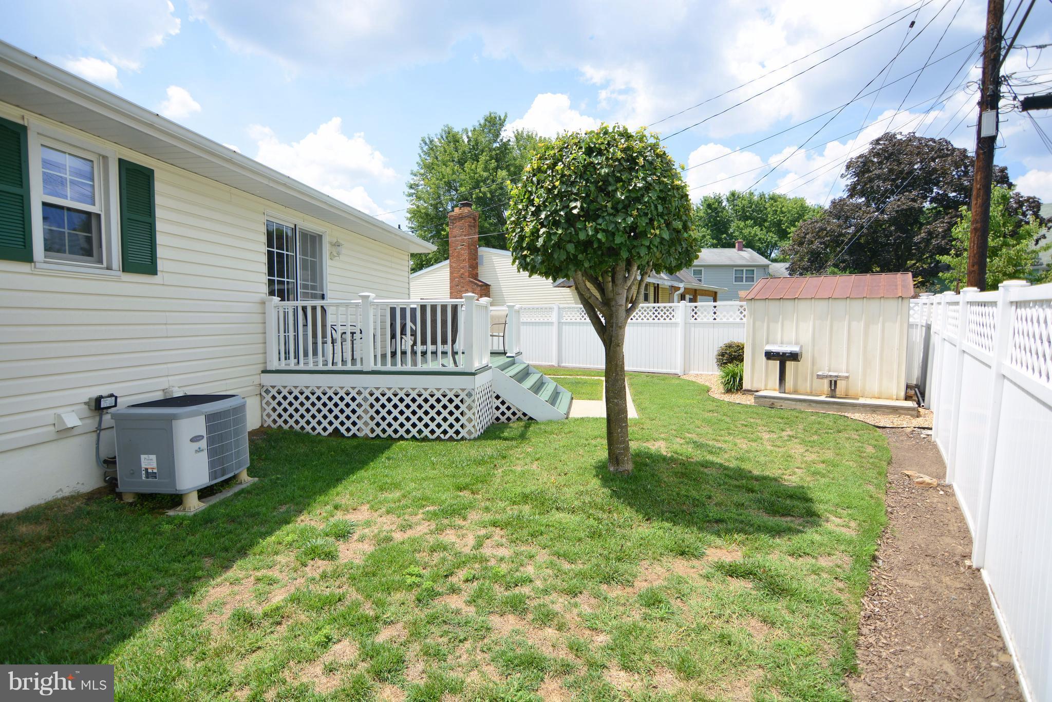 400 Ridgely Road Glen Burnie, MD 21061 - Photo 23 of 27 Alternate view of backyard.