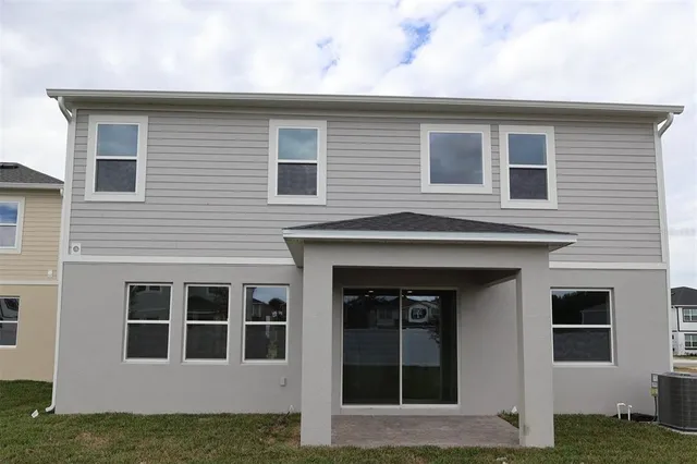a view of front of a house with a yard