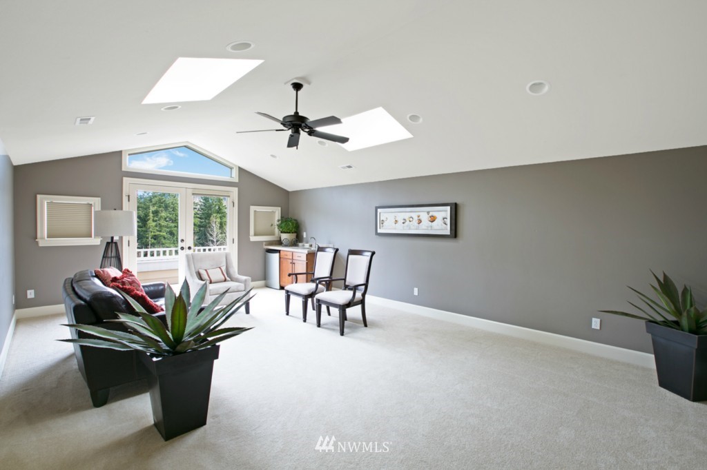 5358 Northeast 17th Street Renton, WA 98059 - Photo 14 of 18