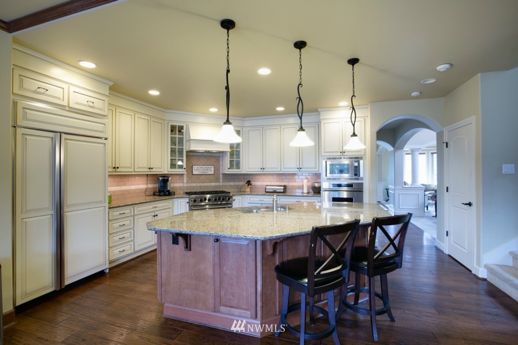 5358 Northeast 17th Street Renton, WA 98059 - Photo 4 of 18