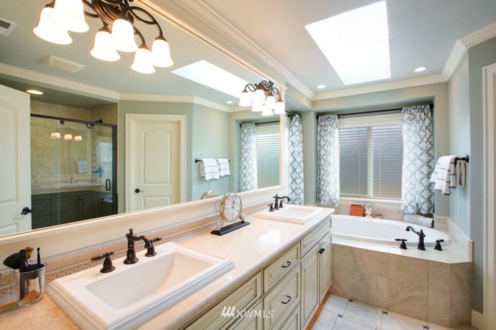 5358 Northeast 17th Street Renton, WA 98059 - Photo 9 of 18
