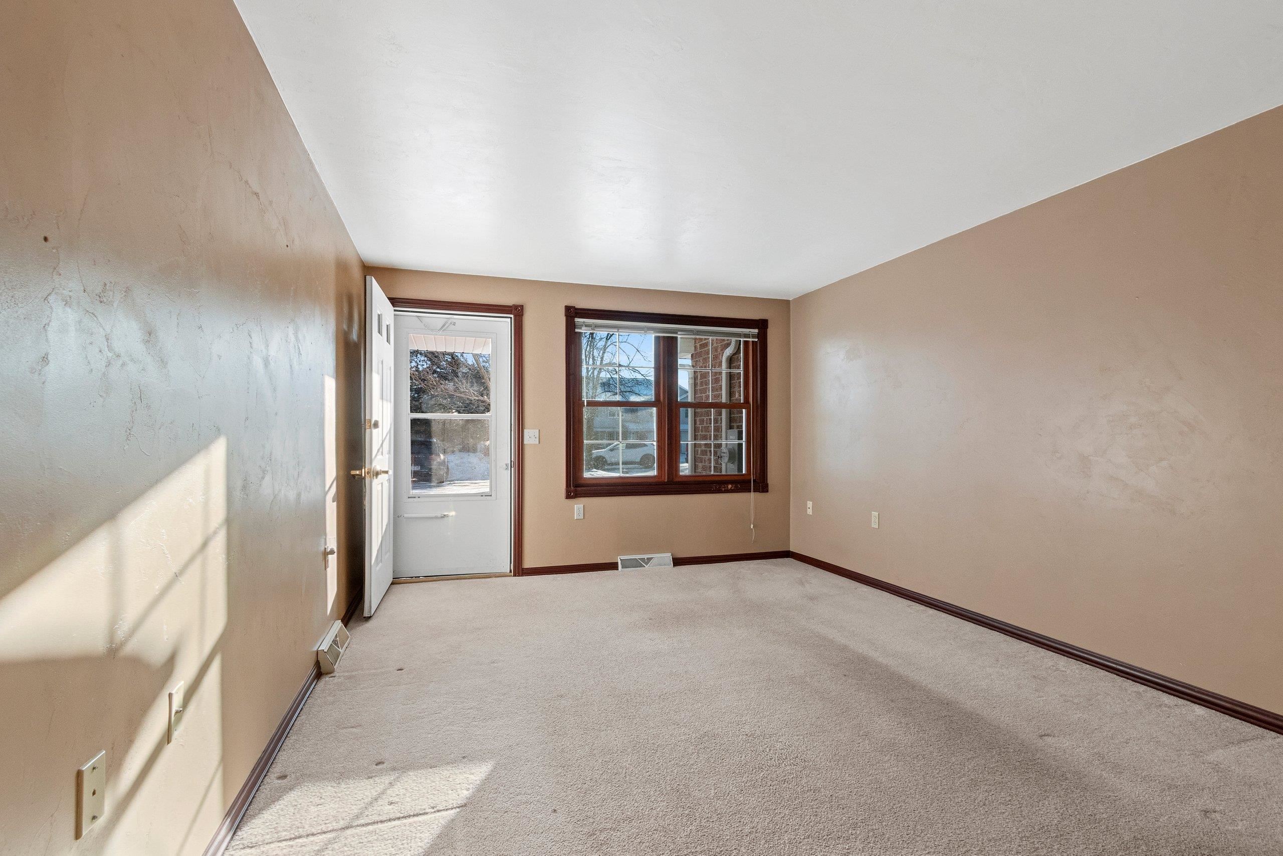 2571 Telluride Trail, Unit H Howard, WI 54313 - Photo 3 of 21