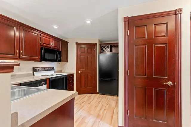 $209,900 | 2571 Telluride Trail, Unit H, Howard, WI 54313