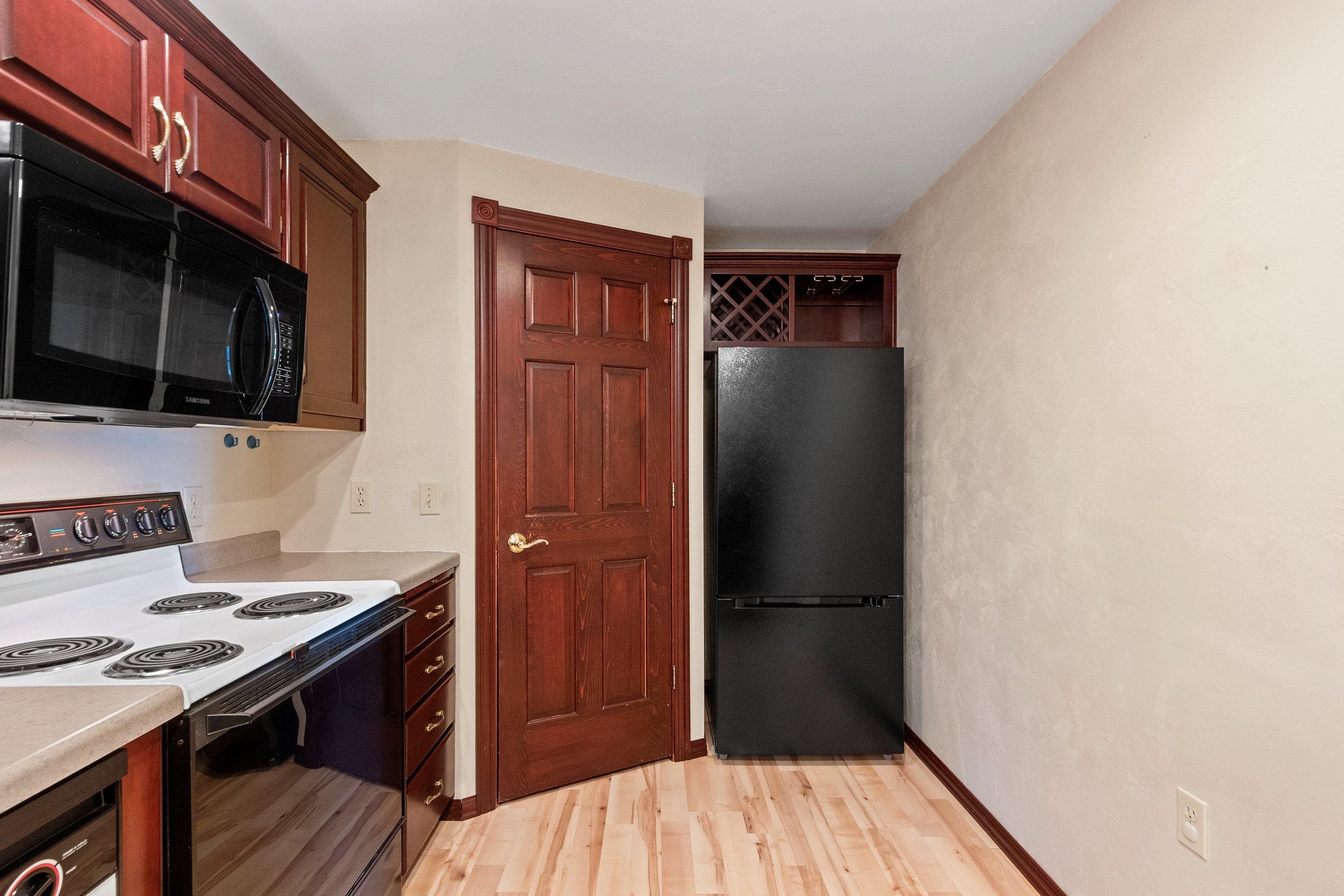 2571 Telluride Trail, Unit H Howard, WI 54313 - Photo 8 of 21