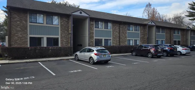 $195,000 | 115 East Kings Highway, Unit 211, Maple Shade, NJ 08052
