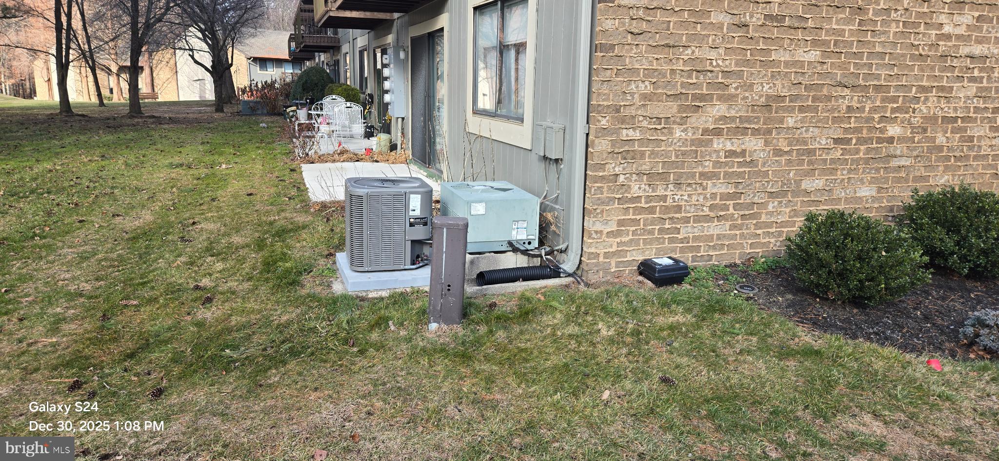 115 East Kings Highway, Unit 211 Maple Shade, NJ 08052 - Photo 3 of 10 a backyard of a house with lots of green space