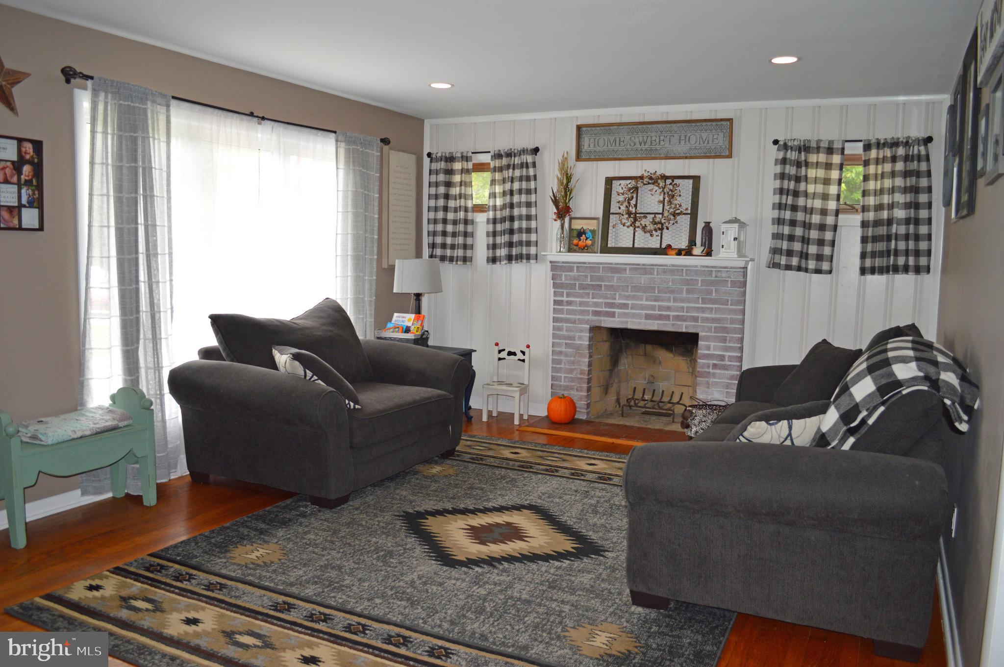 1937 Deer Park Road Finksburg, MD 21048 - Photo 2 of 17 Living Room