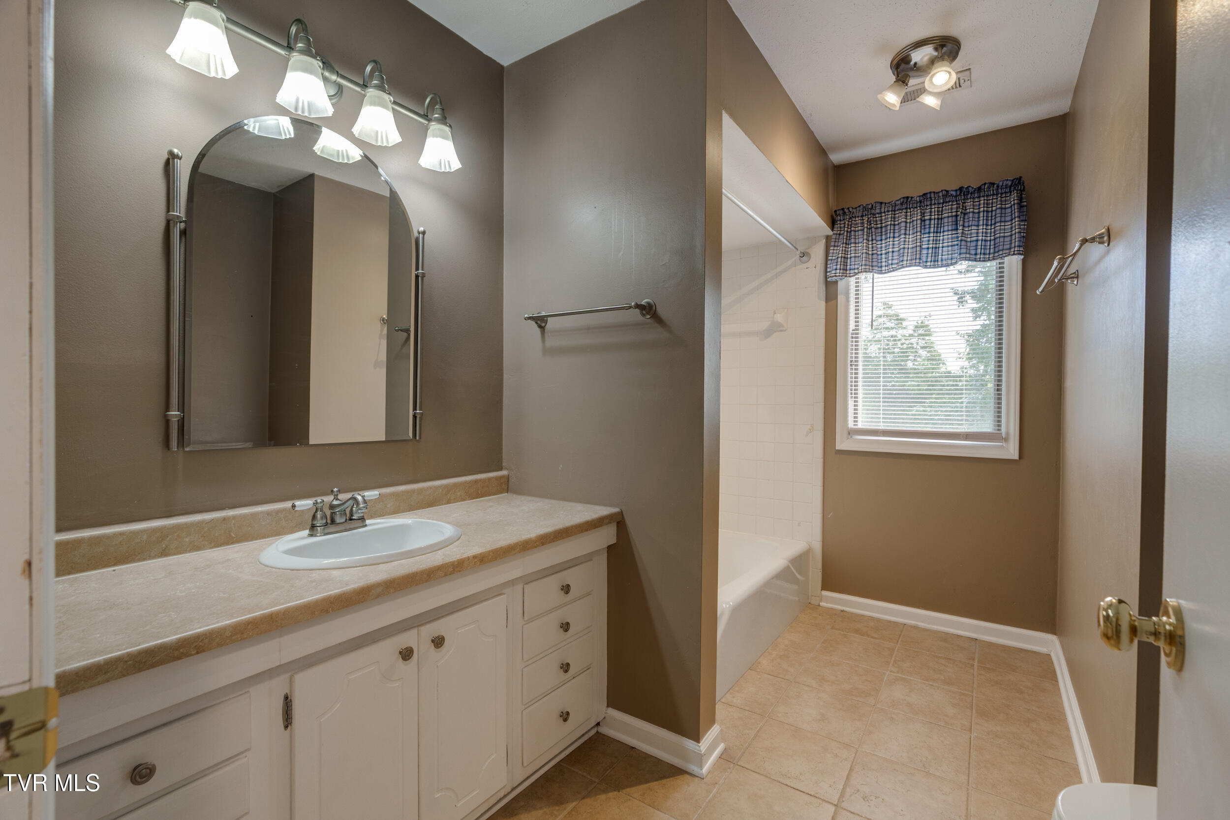 765 Greengate Road Kingsport, TN 37663 - Photo 21 of 48 021