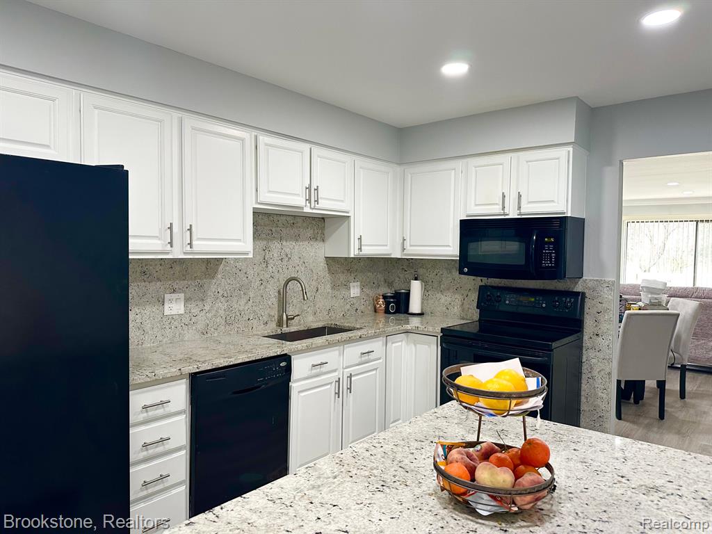 632 Tennyson Rochester Hills, MI 48307 - Photo 10 of 34