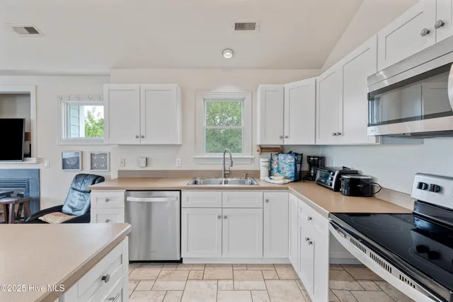 $685,000 | 759 Ridge Point Drive, Corolla, NC 27927