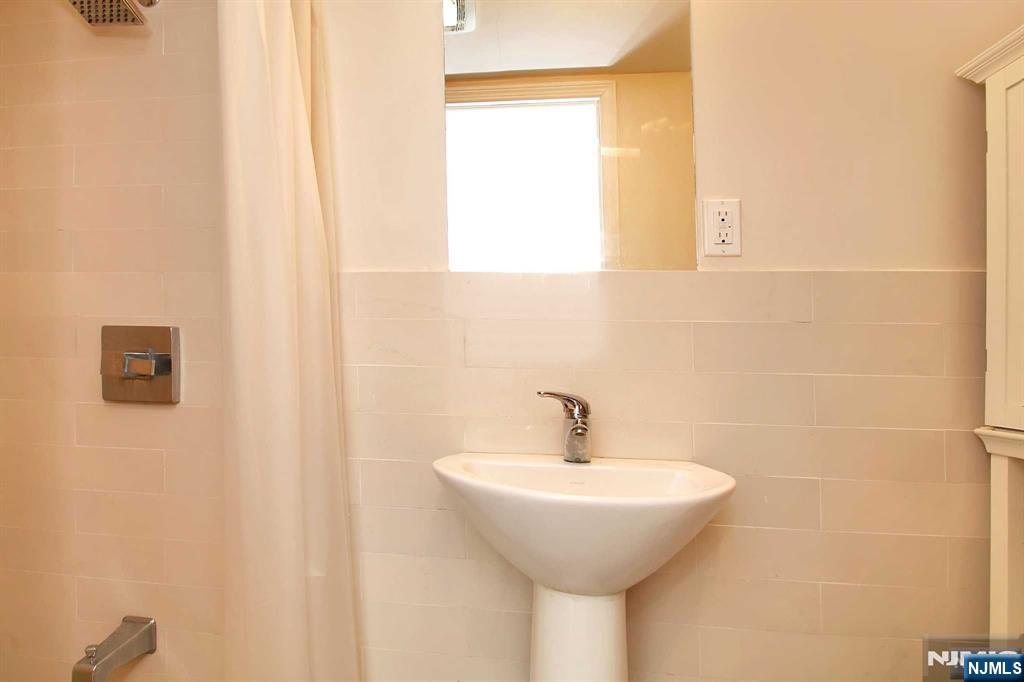 35 A Edgewater Place Edgewater, NJ 07020 - Photo 21 of 23