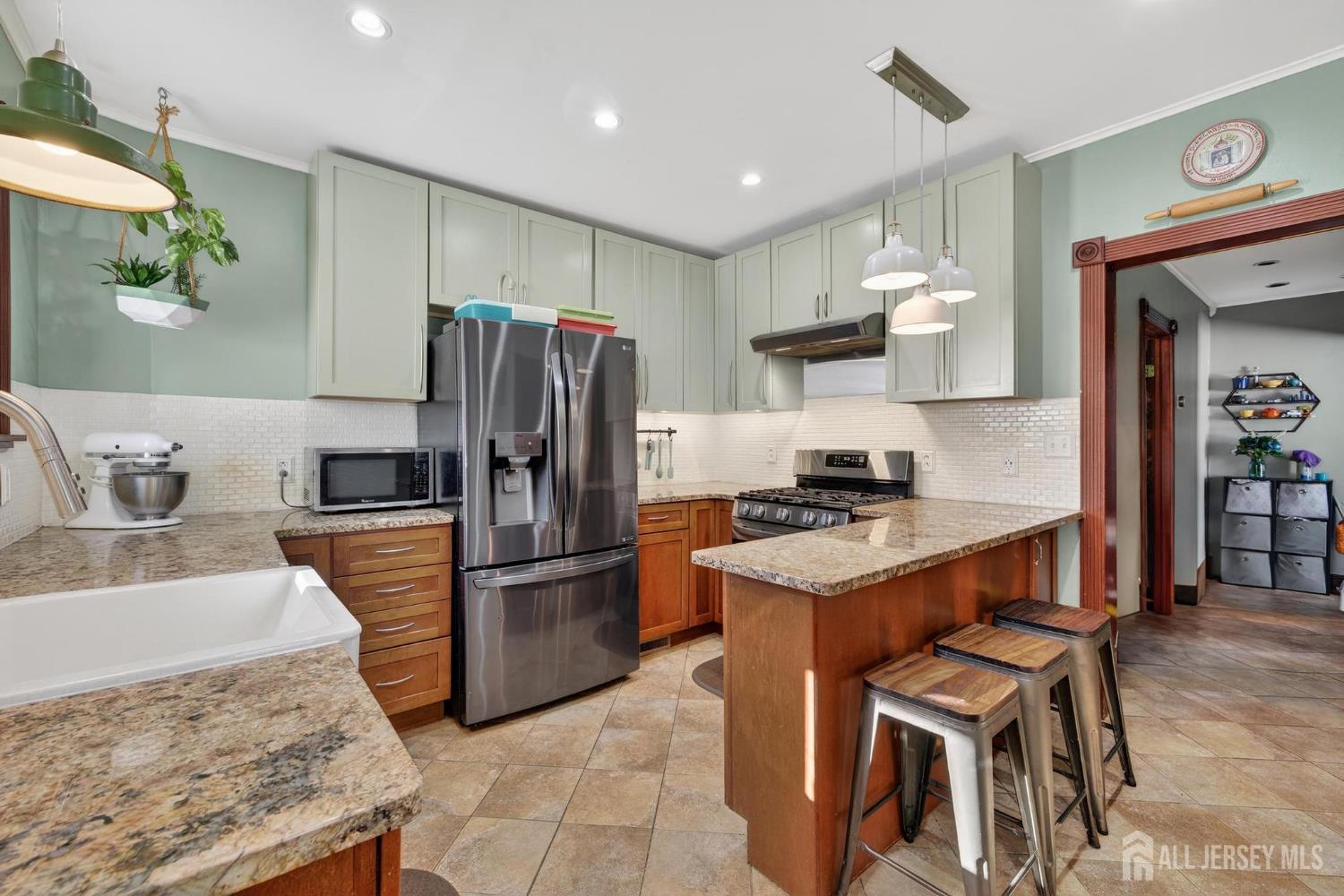 395 Raritan Street South Amboy, NJ 08879 - Photo 11 of 33