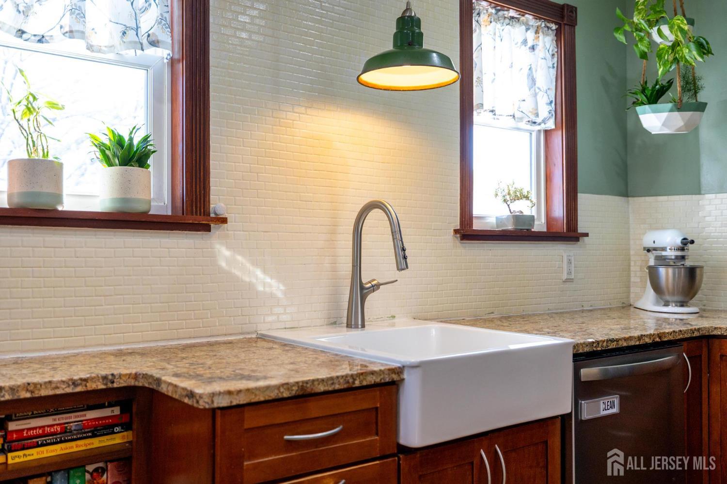 395 Raritan Street South Amboy, NJ 08879 - Photo 12 of 33