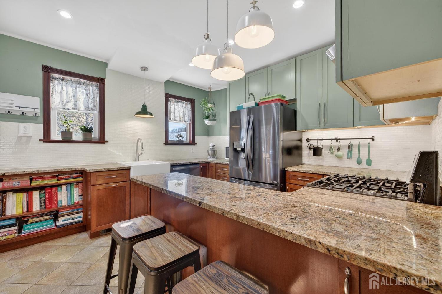 395 Raritan Street South Amboy, NJ 08879 - Photo 8 of 33