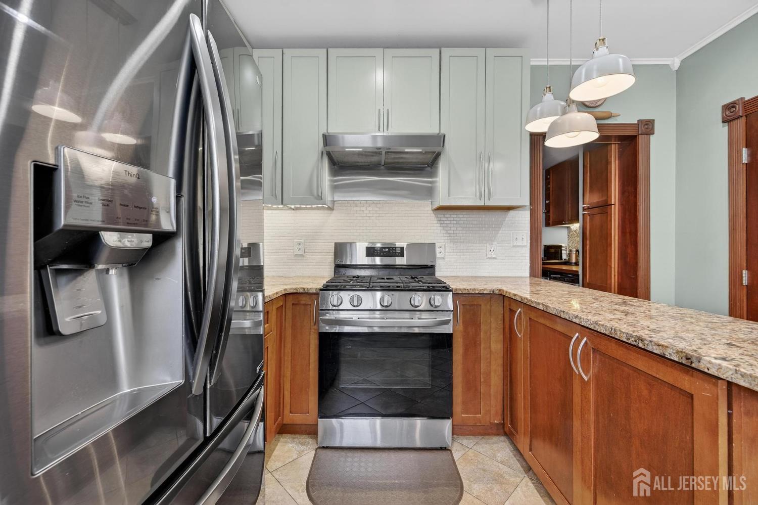 395 Raritan Street South Amboy, NJ 08879 - Photo 9 of 33