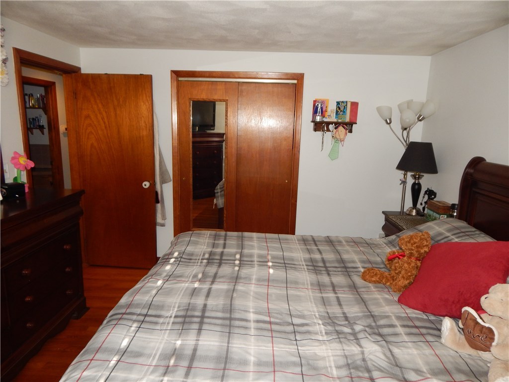 17 Hobbs Road Warwick, RI 02889 - Photo 13 of 21 Master with King size currently

