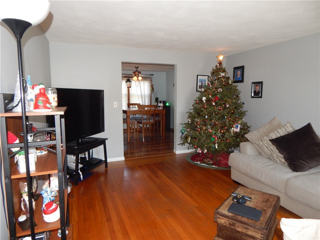 17 Hobbs Road Warwick, RI 02889 - Photo 5 of 21 Gallery Image 5