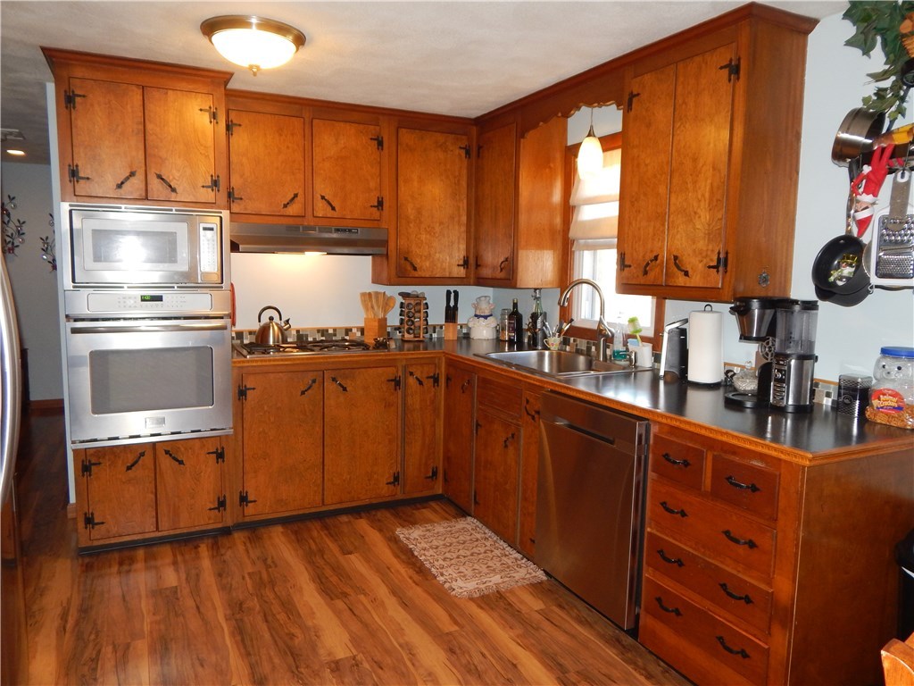 17 Hobbs Road Warwick, RI 02889 - Photo 7 of 21 Gallery Image 7