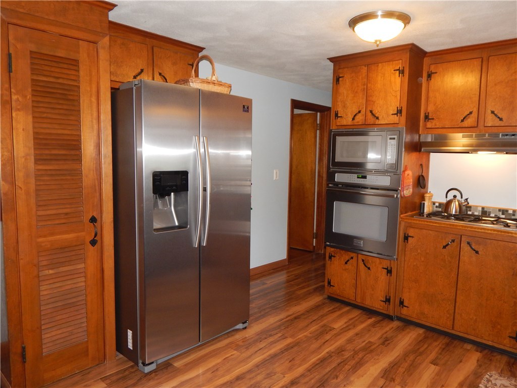 17 Hobbs Road Warwick, RI 02889 - Photo 8 of 21 Gallery Image 8