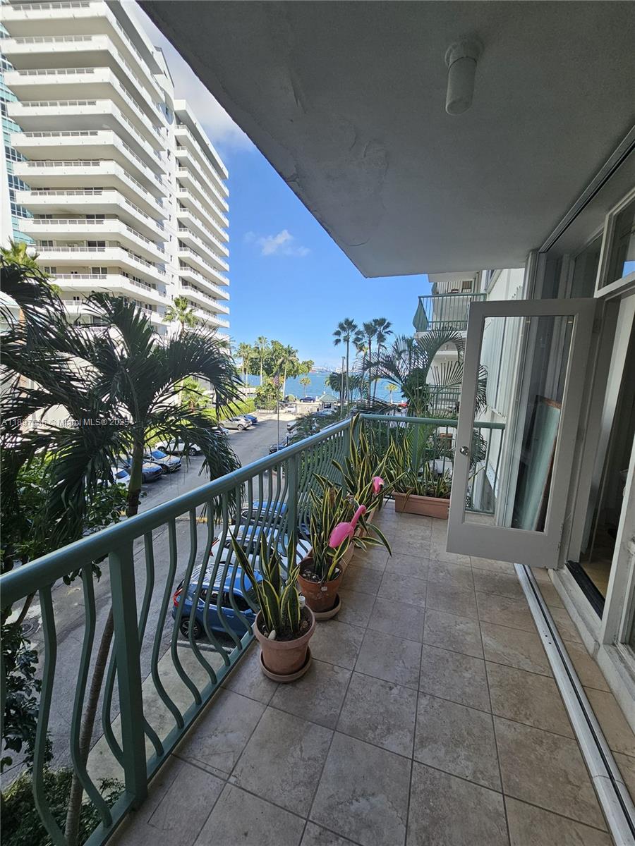 1408 Brickell Bay Drive, Unit 316 Miami, FL 33131 - Photo 17 of 19 a view of a balcony