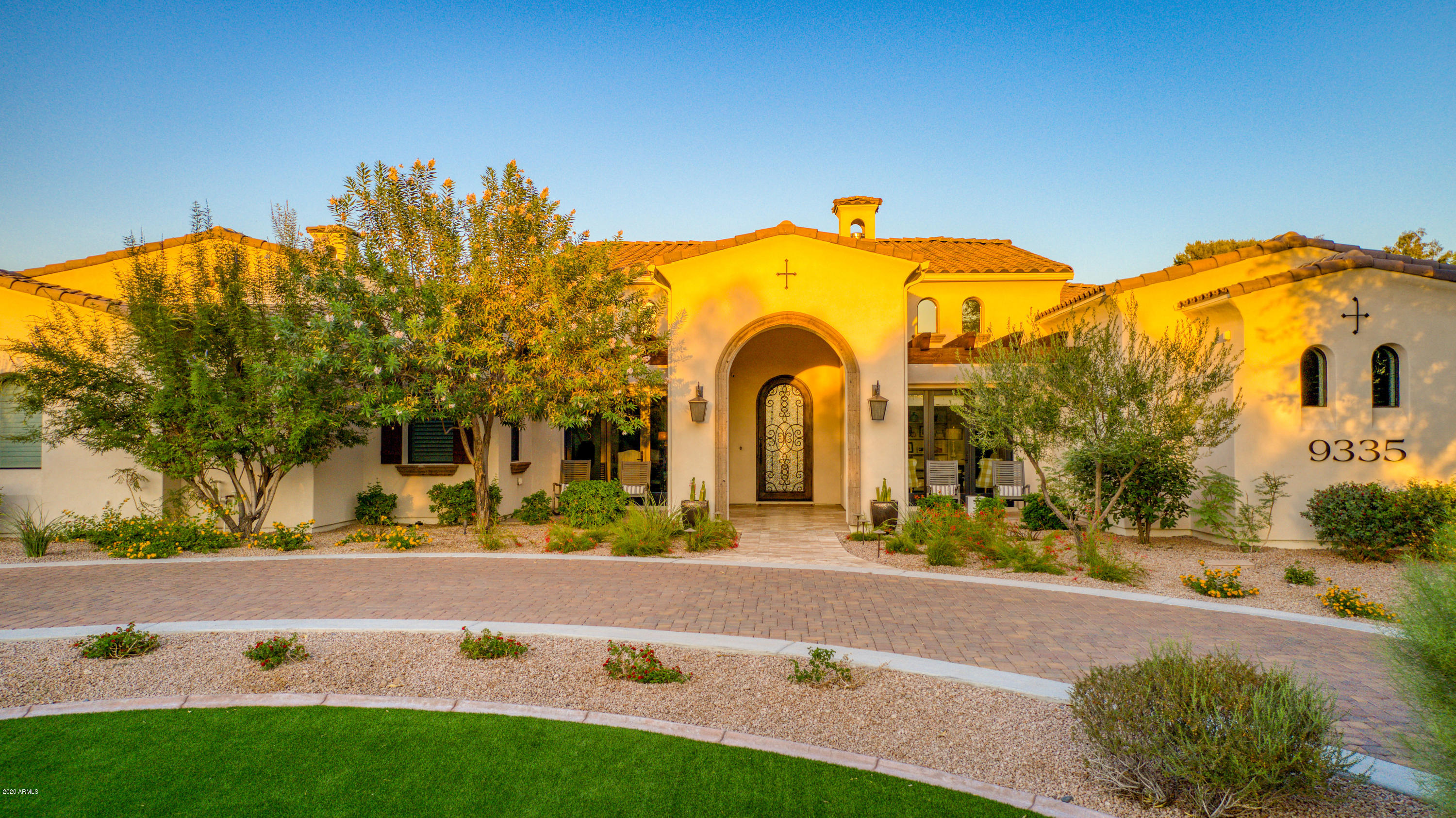 9335 Morning Glory Road Paradise Valley, AZ 85253 - Photo 3 of 82 Front Entry