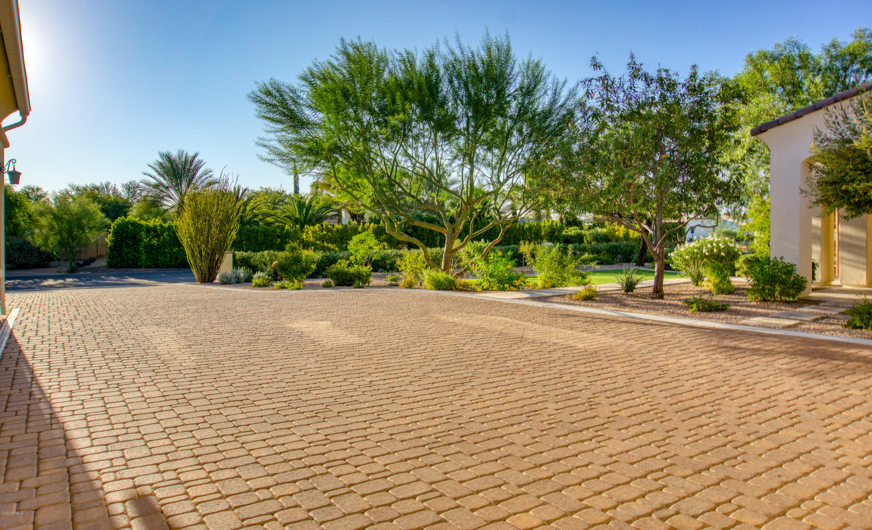 9335 Morning Glory Road Paradise Valley, AZ 85253 - Photo 79 of 82 Private Driveway