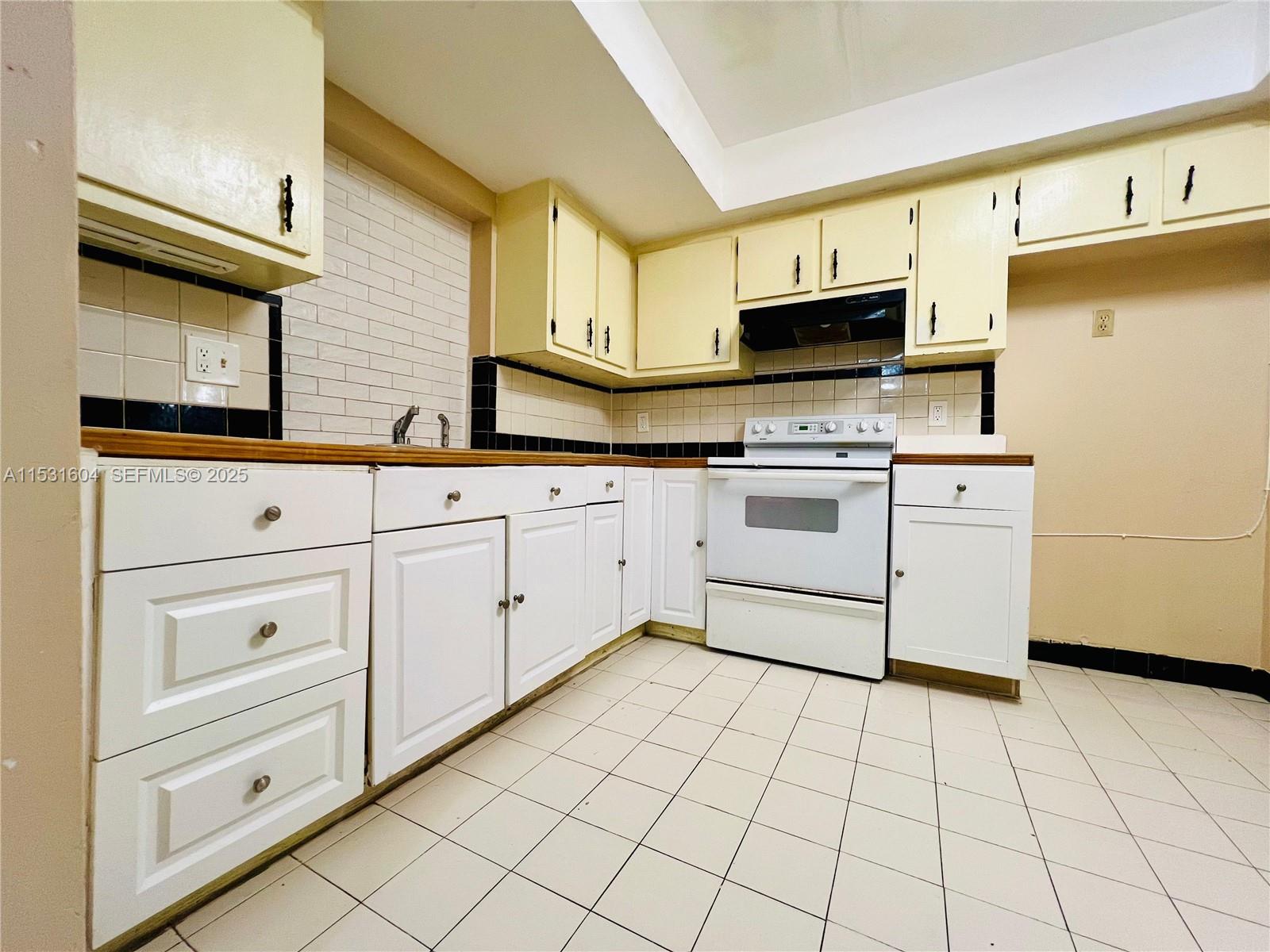 6990 Southwest 1st Street Margate, FL 33068 - Photo 9 of 33