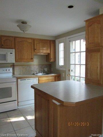 1699 Graefield Road Birmingham, MI 48009 - Photo 3 of 5 Updated Kitchen