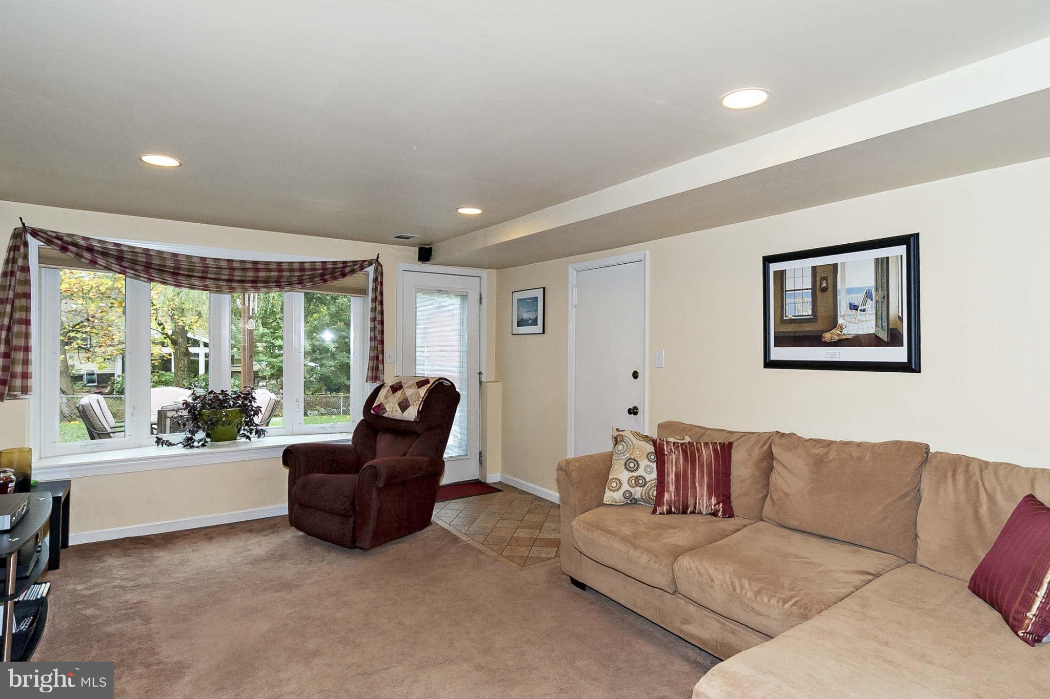 2003 Helmsby Road Baltimore, MD 21228 - Photo 8 of 26 Family Room