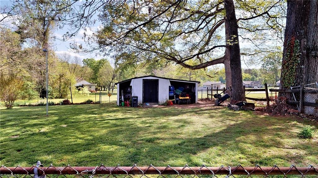104 Lambeth Road Thomasville, NC 27360 - Photo 34 of 48 Gallery Image 34