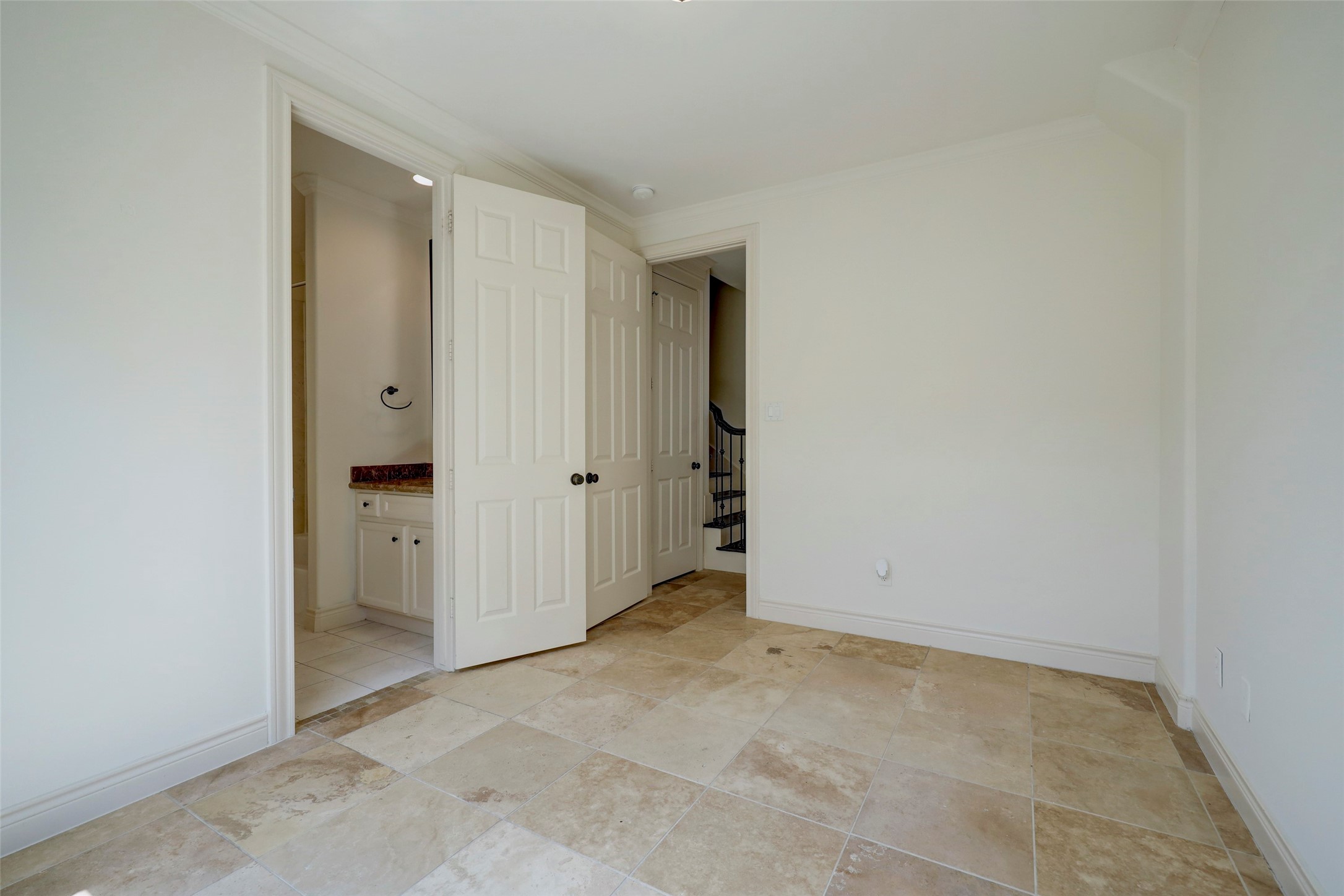 1436 Wichita Street Houston, TX 77004 - Photo 11 of 47 an empty room with a bathroom