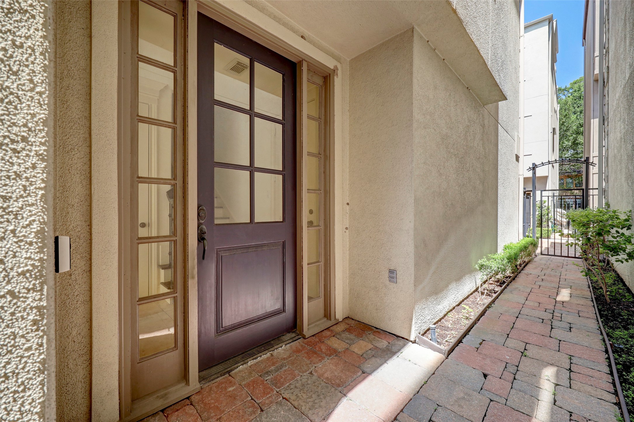 1436 Wichita Street Houston, TX 77004 - Photo 8 of 47 a view of an entryway of the house