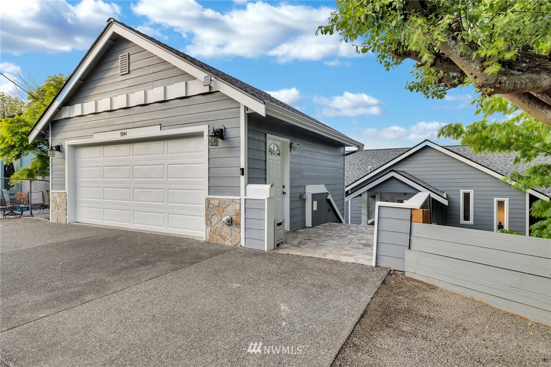 9844 Arrowsmith Avenue South Seattle, WA 98118 - Photo 1 of 36