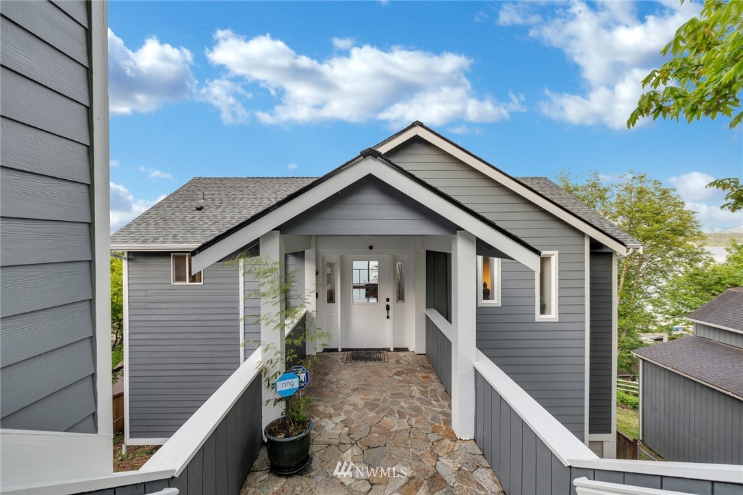 9844 Arrowsmith Avenue South Seattle, WA 98118 - Photo 2 of 36