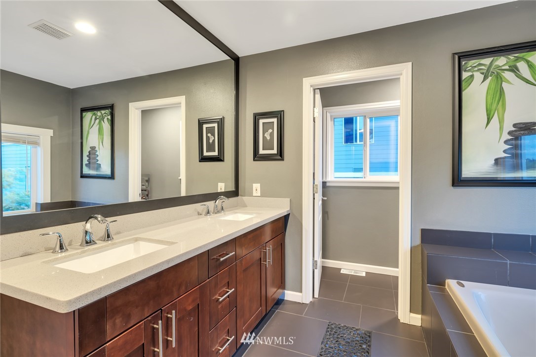 9844 Arrowsmith Avenue South Seattle, WA 98118 - Photo 11 of 36