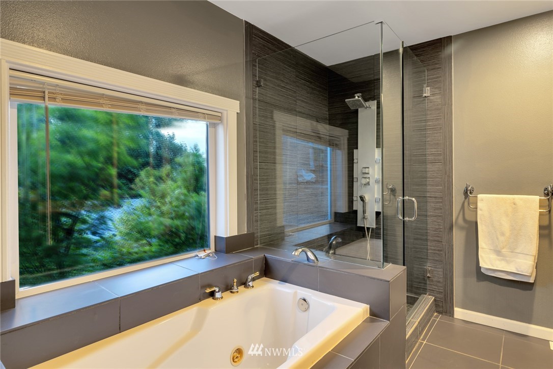 9844 Arrowsmith Avenue South Seattle, WA 98118 - Photo 12 of 36