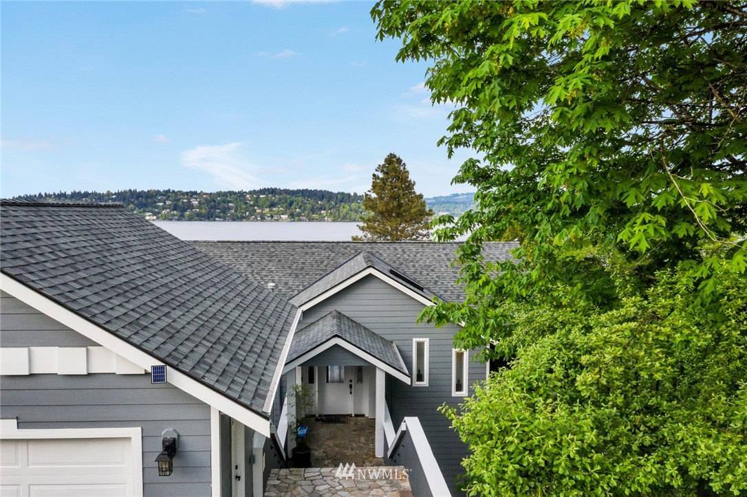 9844 Arrowsmith Avenue South Seattle, WA 98118 - Photo 4 of 36