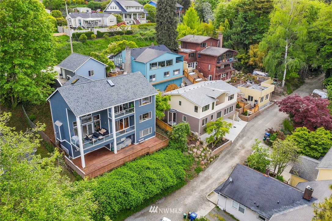 9844 Arrowsmith Avenue South Seattle, WA 98118 - Photo 6 of 36