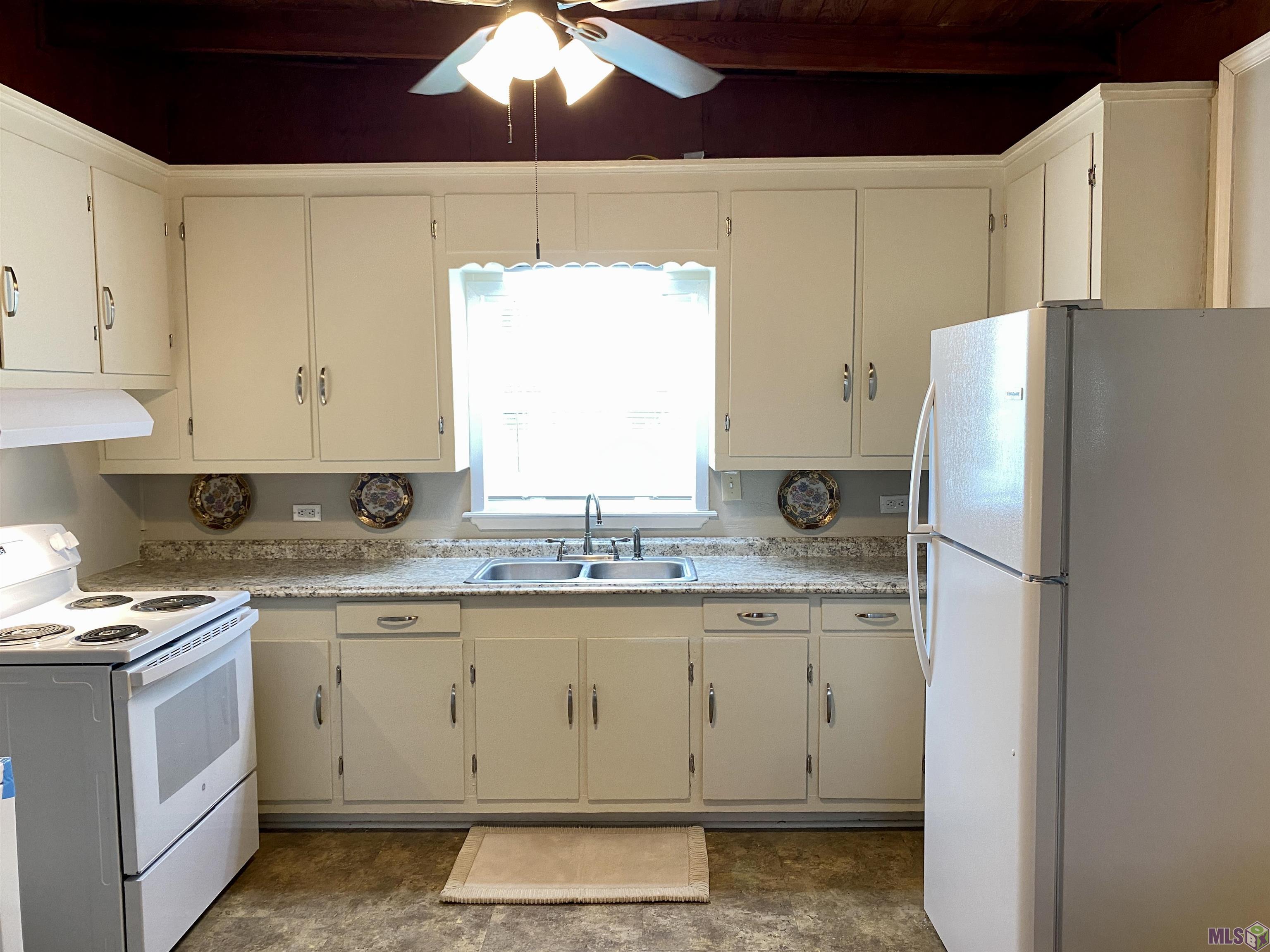 505 Saturn Road Morgan City, LA 70380 - Photo 3 of 14 Gallery Image 3