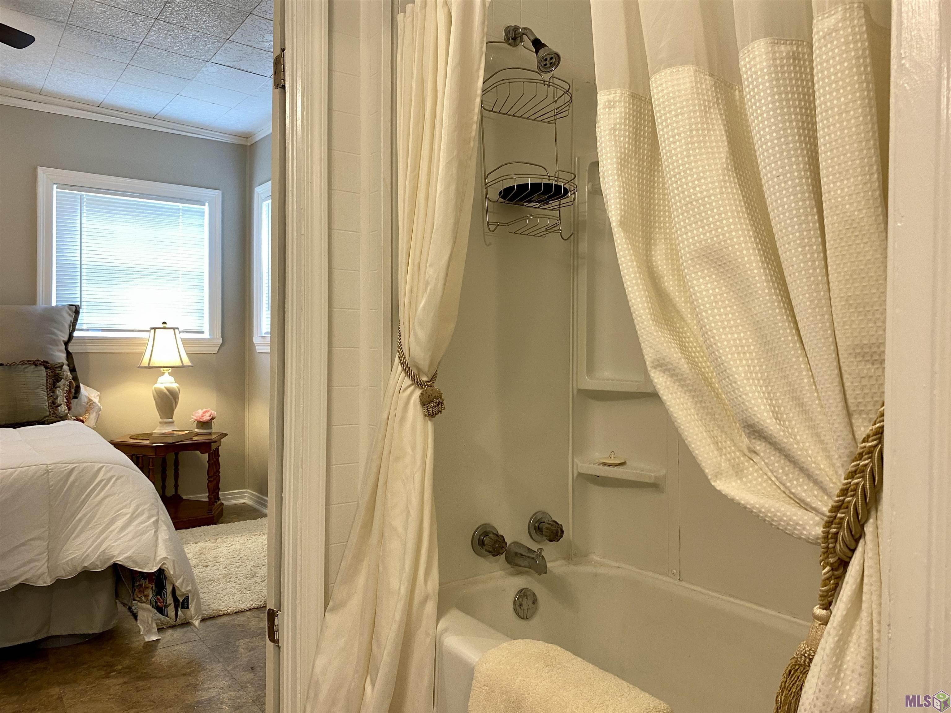 505 Saturn Road Morgan City, LA 70380 - Photo 6 of 14 Gallery Image 6