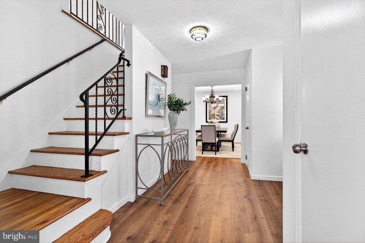 2 Springwood Drive Princeton Junction, NJ 08550 - Photo 6 of 38 Foyer
