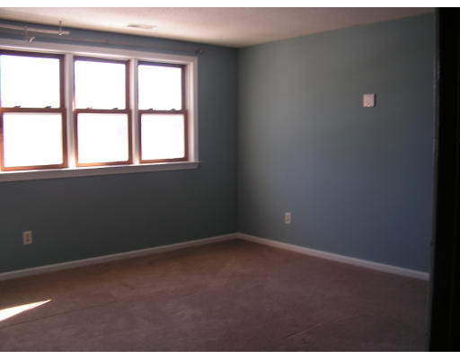 45 Luden Street Springfield, MA 01118 - Photo 2 of 5