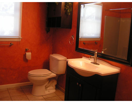 45 Luden Street Springfield, MA 01118 - Photo 3 of 5